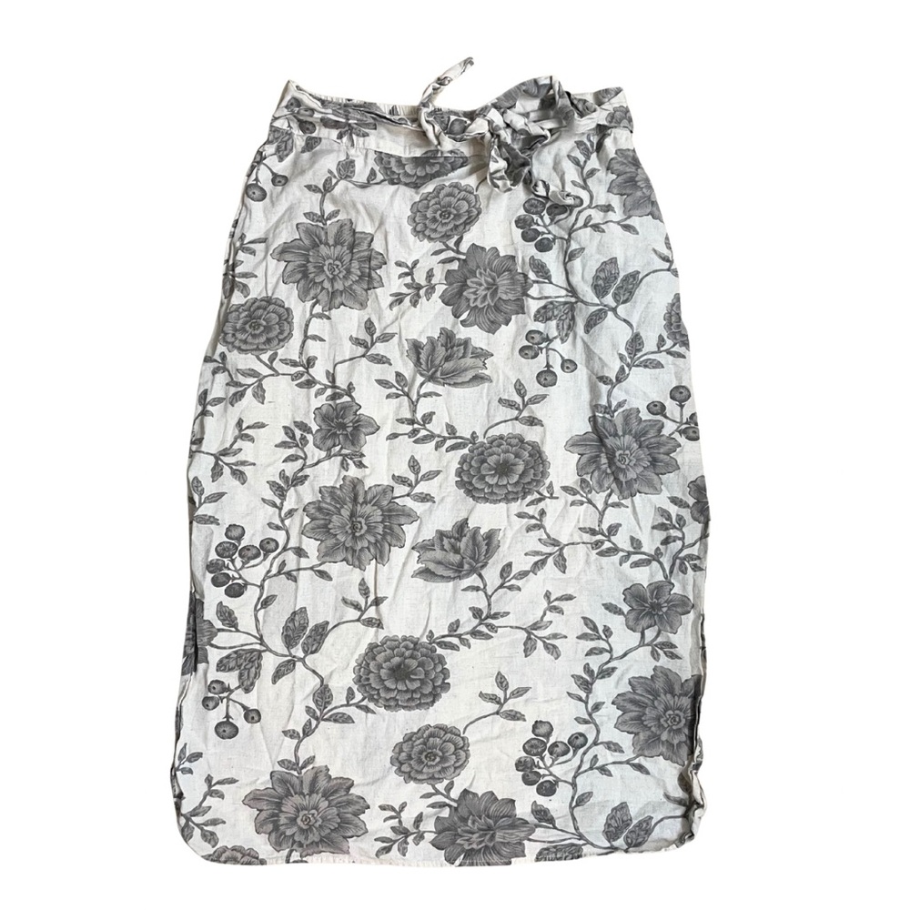 Chic Floral Maxi Skirt in Gray